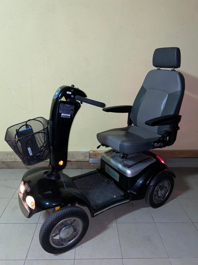 Scootmobiel Shoprider deluxe 4 elektrische invalide scooter, Diversen, Ophalen of Verzenden, Inklapbaar, Zo goed als nieuw, Elektrische rolstoel