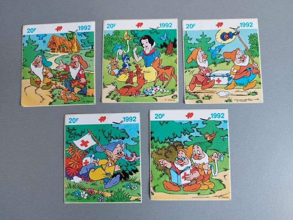 5 autocollants Blanche-Neige et les 7 nains Sabena 1992, Collections, Disney, Enlèvement ou Envoi, Blanche-Neige ou Belle au Bois Dormant