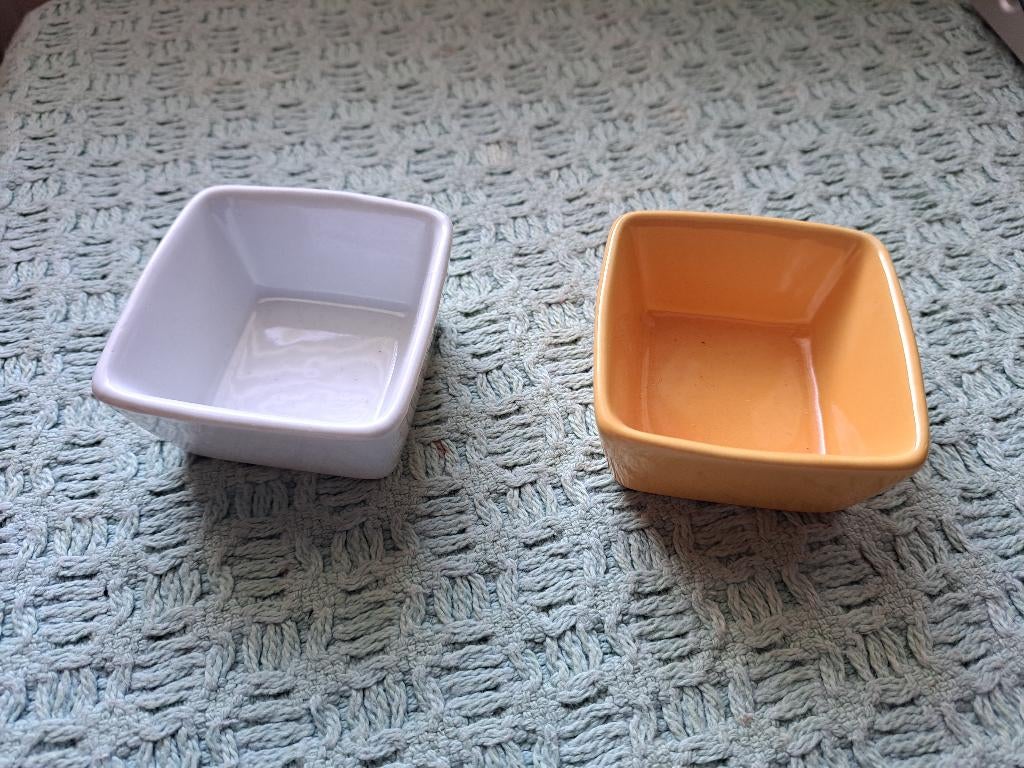 2 petits plats à apéritif, Huis en Inrichting, Keuken | Servies, Zo goed als nieuw, Kom(men), Porselein, Ophalen of Verzenden