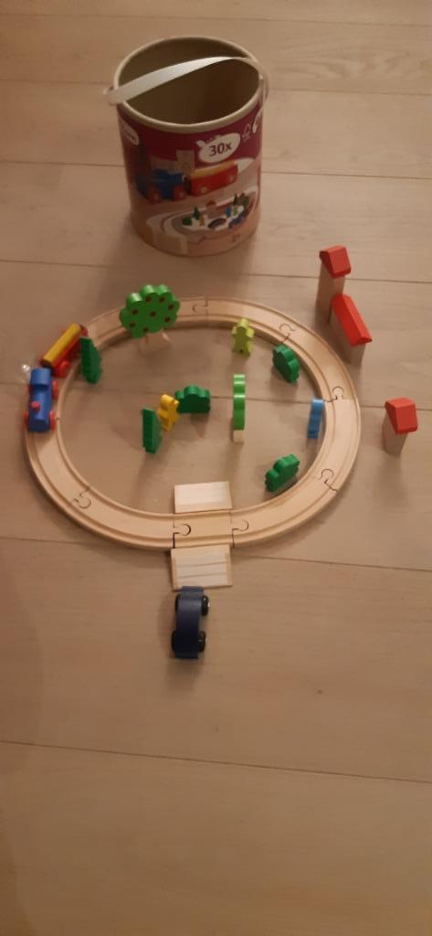 Houten treinspoor met toebehoren 'Eichhorn'. Prima staat zo, Ophalen of Verzenden, Zo goed als nieuw, Rij- of Hobbelspeelgoed