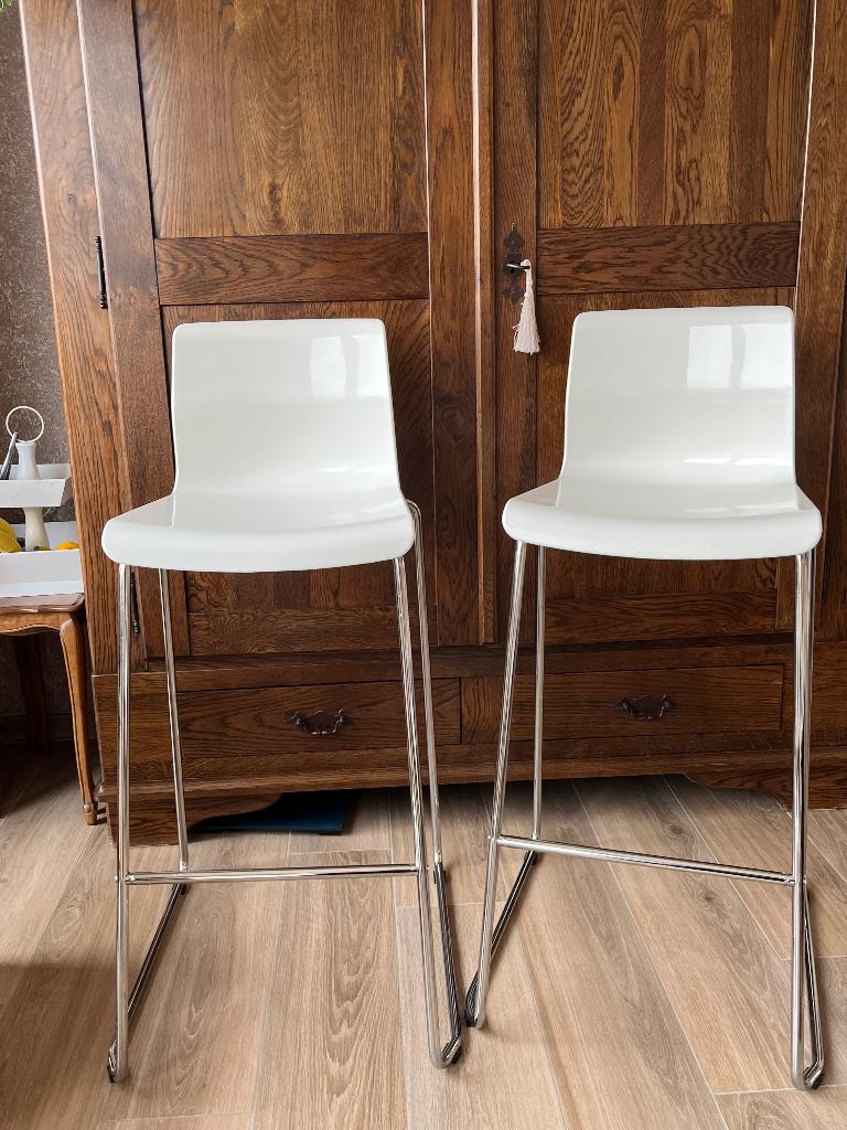 Hoge keukenstoelen wit/chrome, Ophalen, Gebruikt, 60 tot 90 cm, Metaal