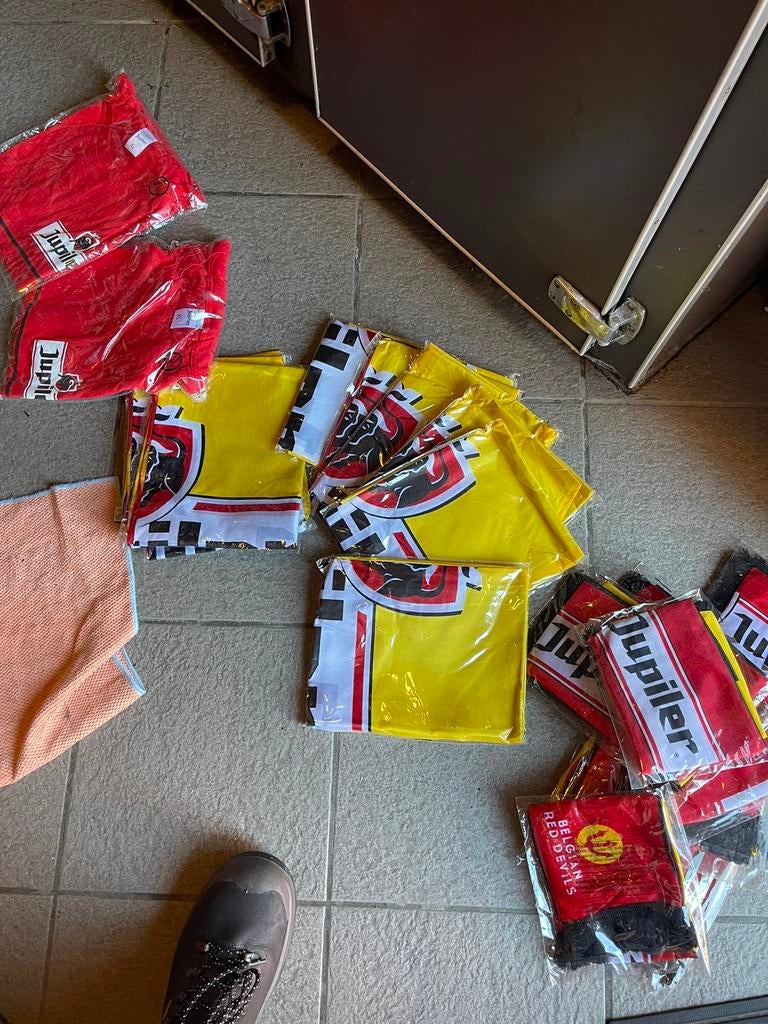 Sjaaltjes en vlaggen Belgische rode duivels, Taille XL, Enlèvement ou Envoi
