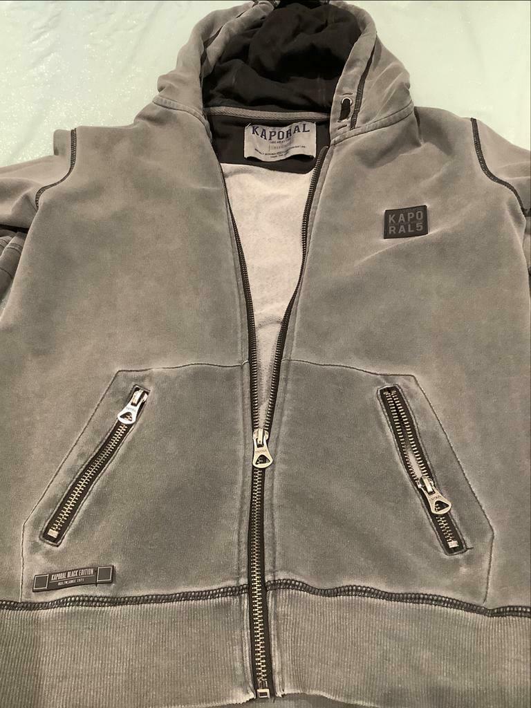 Gilet gris à capuche taille 10 ans marque KAPORAL, Zo goed als nieuw, Jongen