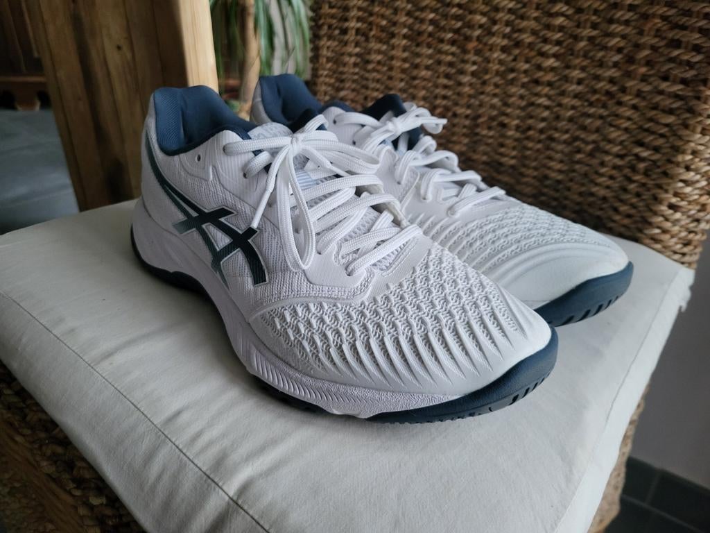 Volleyball schoenen, Sport en Fitness, Volleybal, Ophalen, Zo goed als nieuw, Schoenen