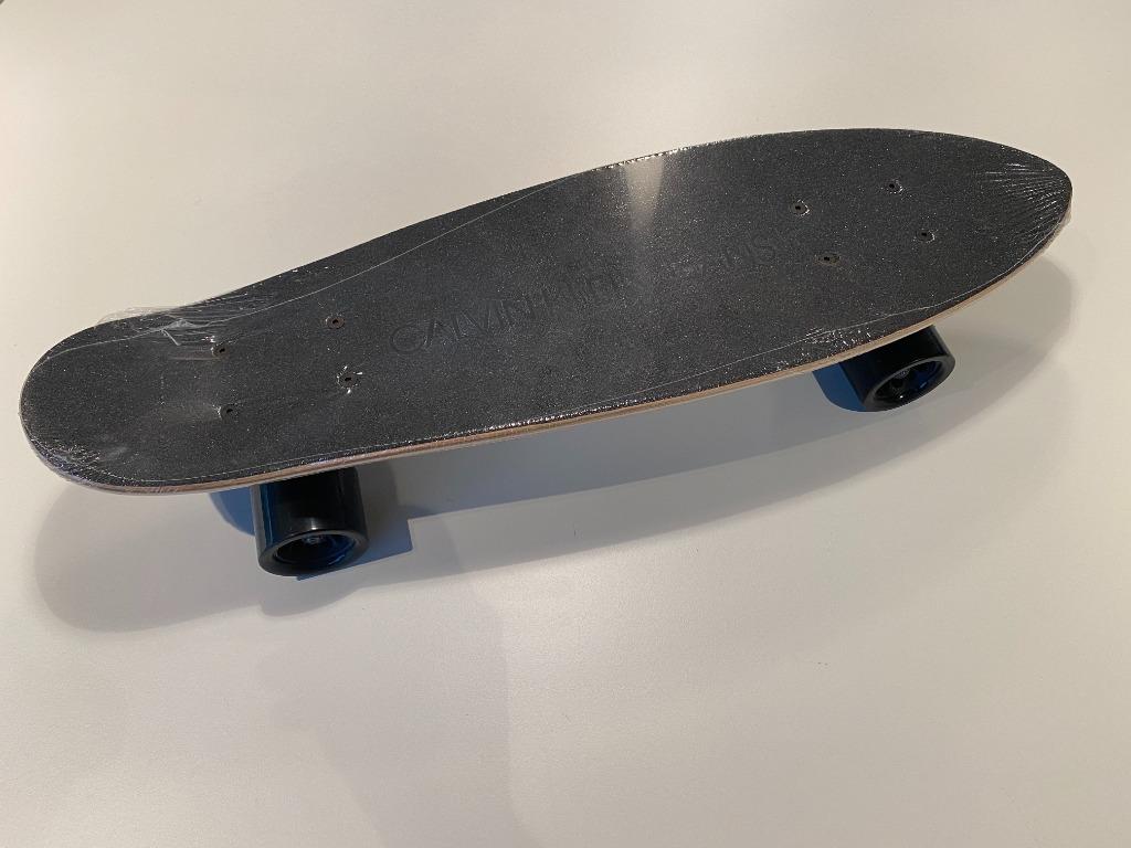 Skateboard Calvin Klein Jeans, Sport en Fitness, Ophalen, Nieuw, Skateboard