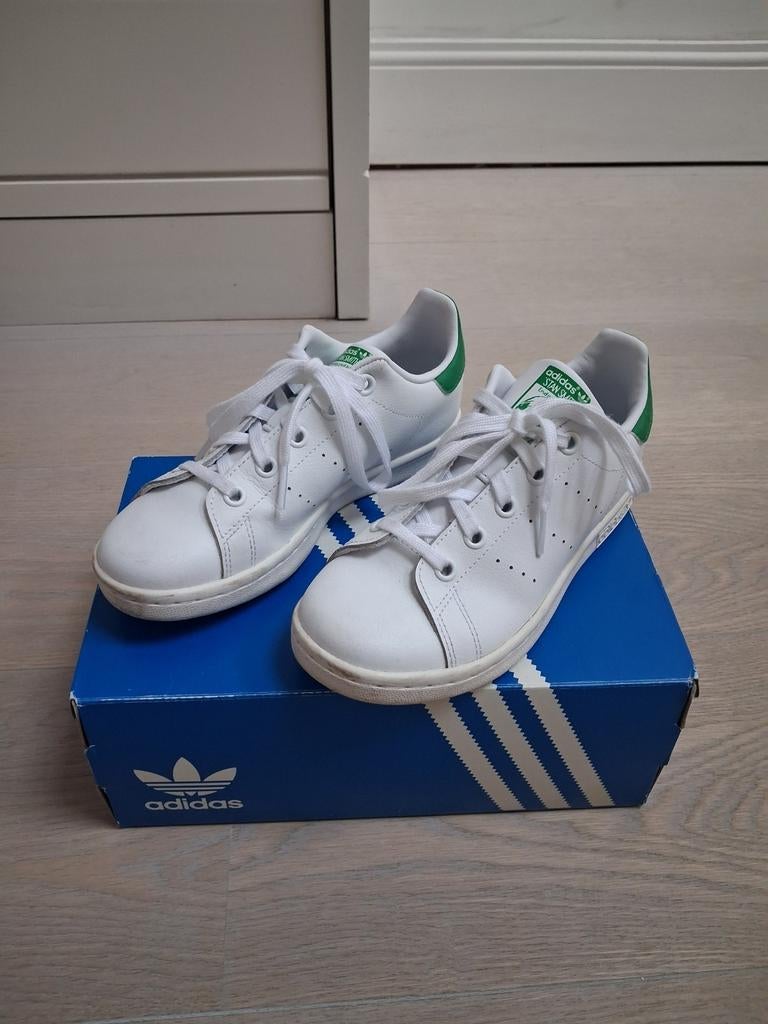 Adidas Stan Smith taille 33 comme neuves, Enlèvement, Comme neuf, Chaussures