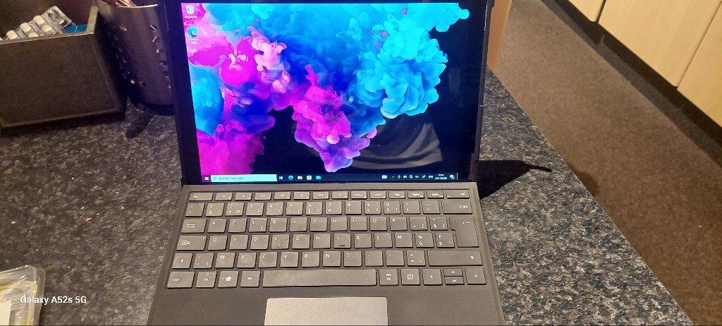 Microsoft surface met stevige hoes, Enlèvement ou Envoi, 13 pouces ou plus, Comme neuf, Wi-Fi