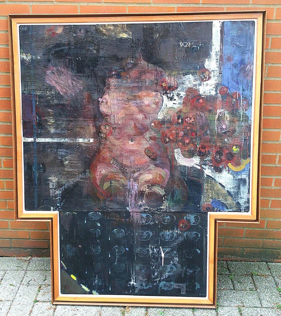 Femme nue dans un bel ensemble artistique vers 1980, Enlèvement