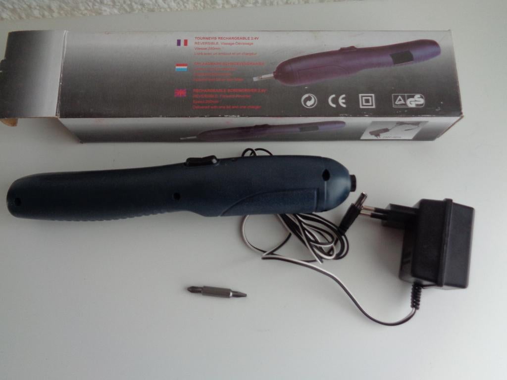 Tournevis rechargeable 2,4V GS, Antiquités & Art, Antiquités | Outils & Instruments, Envoi