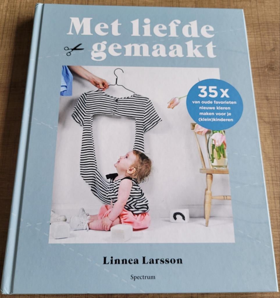 Met liefde gemaakt - Kleren maken voor kinderen, Boeken, Ophalen of Verzenden, Zo goed als nieuw, Borduren en Naaien