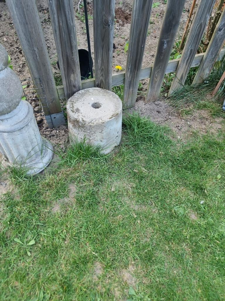 Support de parasol en béton gratuit. À récupérer à Aartselaa, Enlèvement, Utilisé