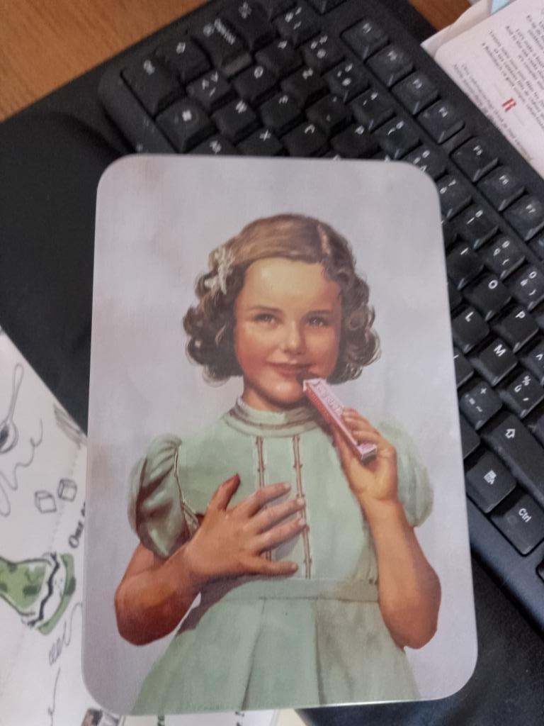 Blikken doos perrette chocolade, Verzenden