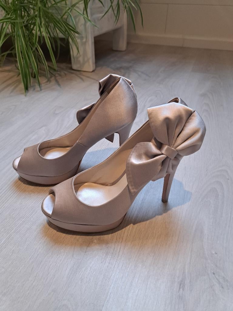 Pumps Karen Millen nieuw, Kleding | Dames, Ophalen, Pumps, Nieuw, Overige kleuren