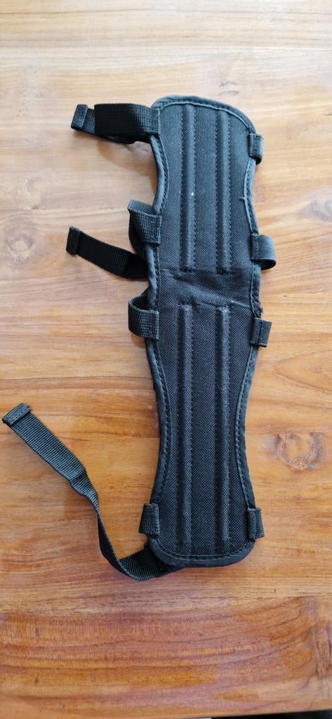 Armbeschermer voor handboogschieten.., Enlèvement, Comme neuf