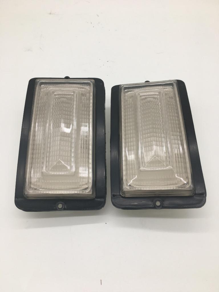 À vendre Set de couvercles de clignotants 77 (blancs) Dodge, Enlèvement ou Envoi, Neuf, Pièces universelles