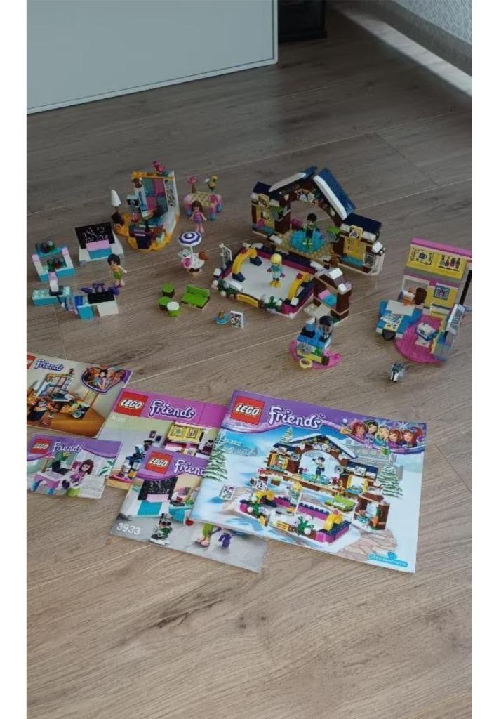 Lego friends winterijsbaan 41322 + 4 extra setjes en boekjes, Ophalen of Verzenden, Zo goed als nieuw, Lego