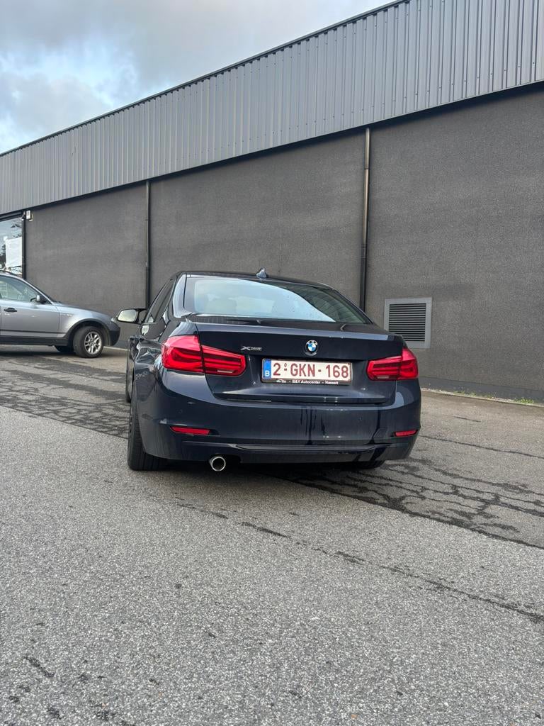 BMW 318 Xdrive, Noir, 5 portes, 6 cylindres, Automatique