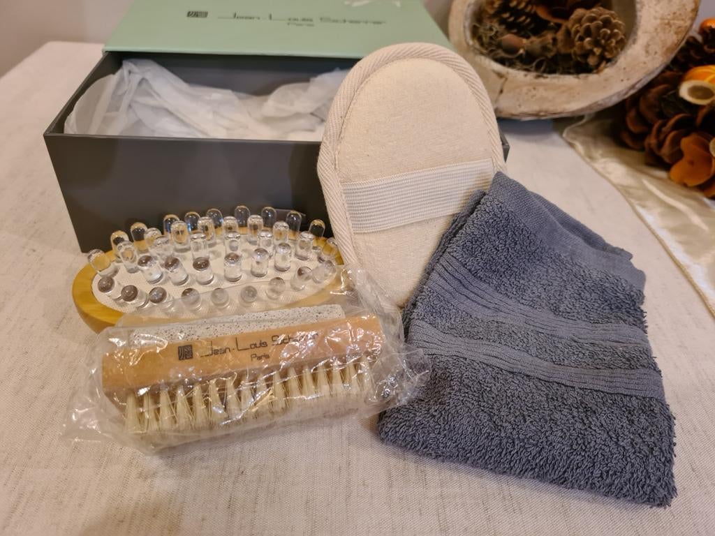 Verzorgingsset Jean-Louis Scherrer, Handtassen en Accessoires, Ophalen of Verzenden, Nieuw, Bad & Douche