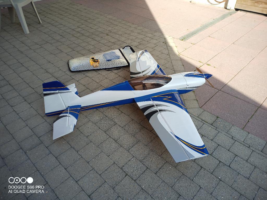 extreme flight extra NG, Hobby en Vrije tijd, Ophalen, Zo goed als nieuw, Elektro