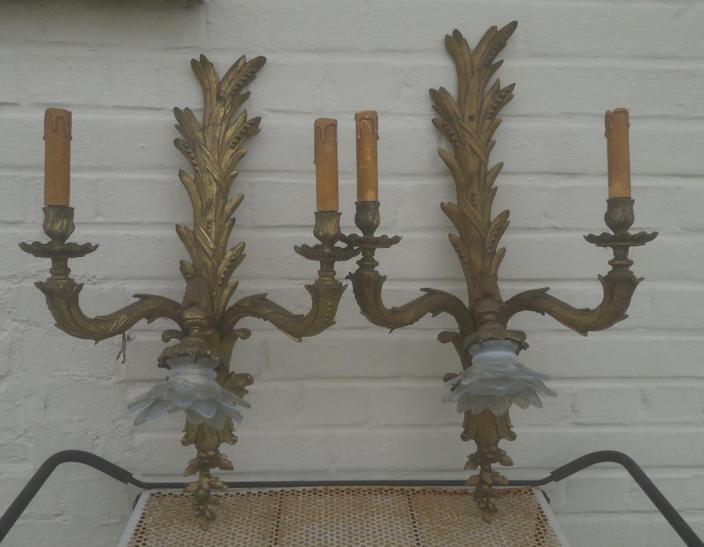 2 zware bronzen appliquen met melkglas lampenkapje, Antiek en Kunst, Ophalen