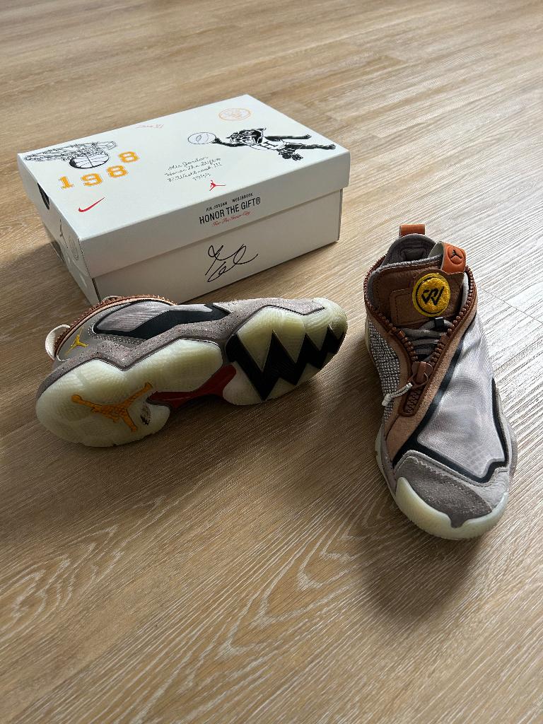 sneakers (Jordan Why Not .6 HTG “Honor The Gift”) Maat 39, Ophalen, Sportschoenen, Zo goed als nieuw, Nike Jordan