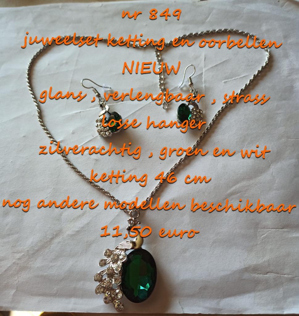849. Parure de bijoux : collier et boucles d'oreilles, NEW @, Neuf, Vert, Autres matériaux, Avec pendentif