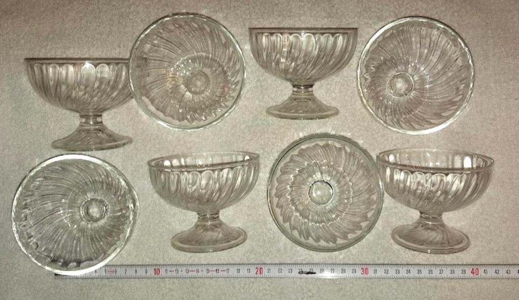 8 kleine mooie dessertcoupes, Enlèvement, Comme neuf, Verre, Balance ou Balances
