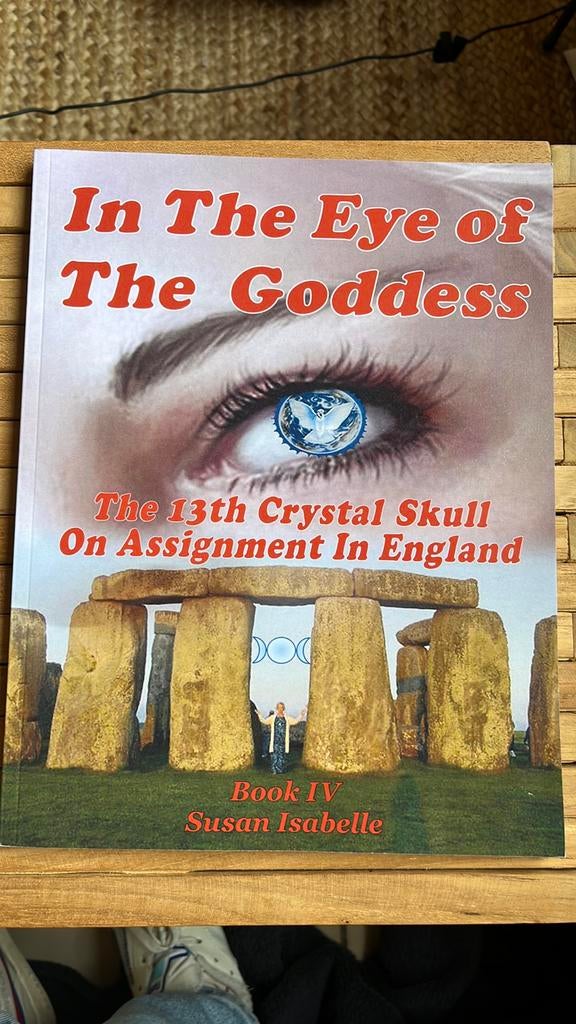Susan Isabelle - In the eye of the goddess Book IV, Ophalen of Verzenden, Zo goed als nieuw