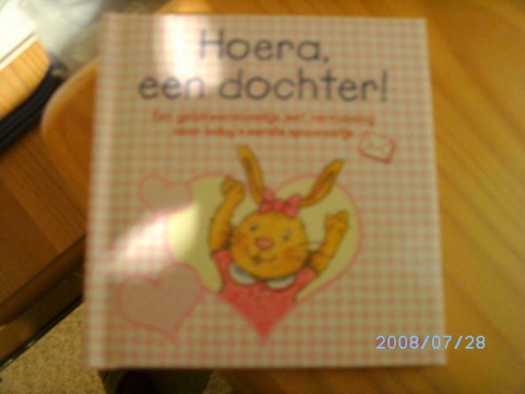 Hoera een dochter "Deltas", Boeken, Kinderboeken | Baby's en Peuters, Ophalen, Nieuw, Deltas, 0 tot 6 maanden