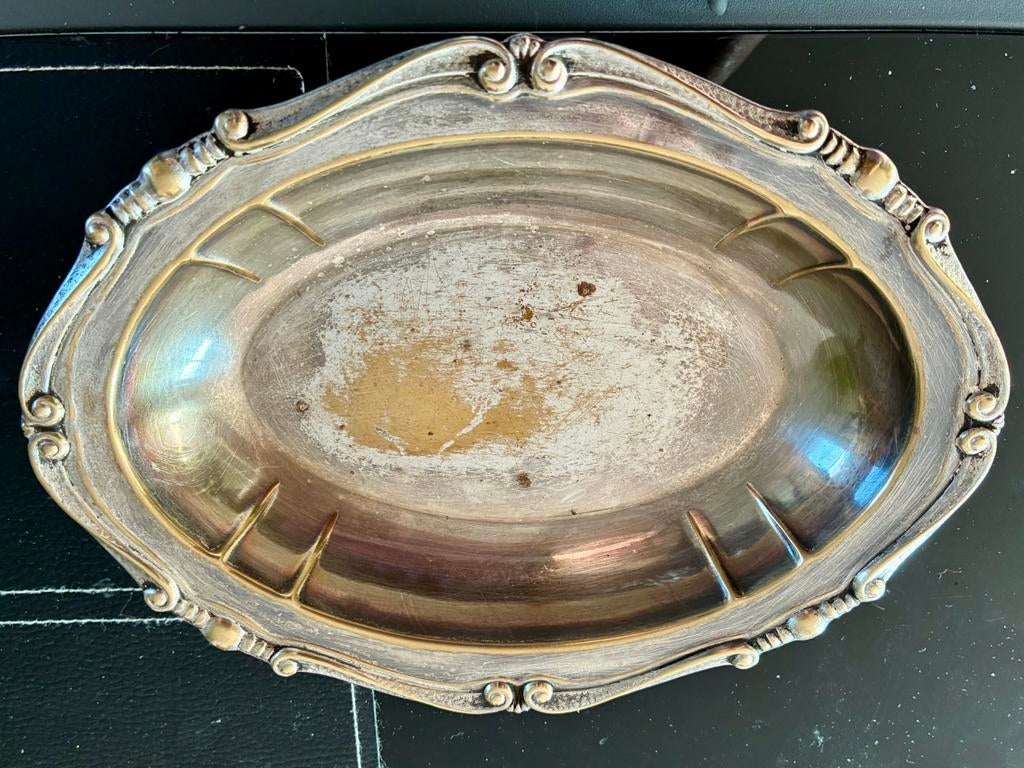Plat en etain, Enlèvement
