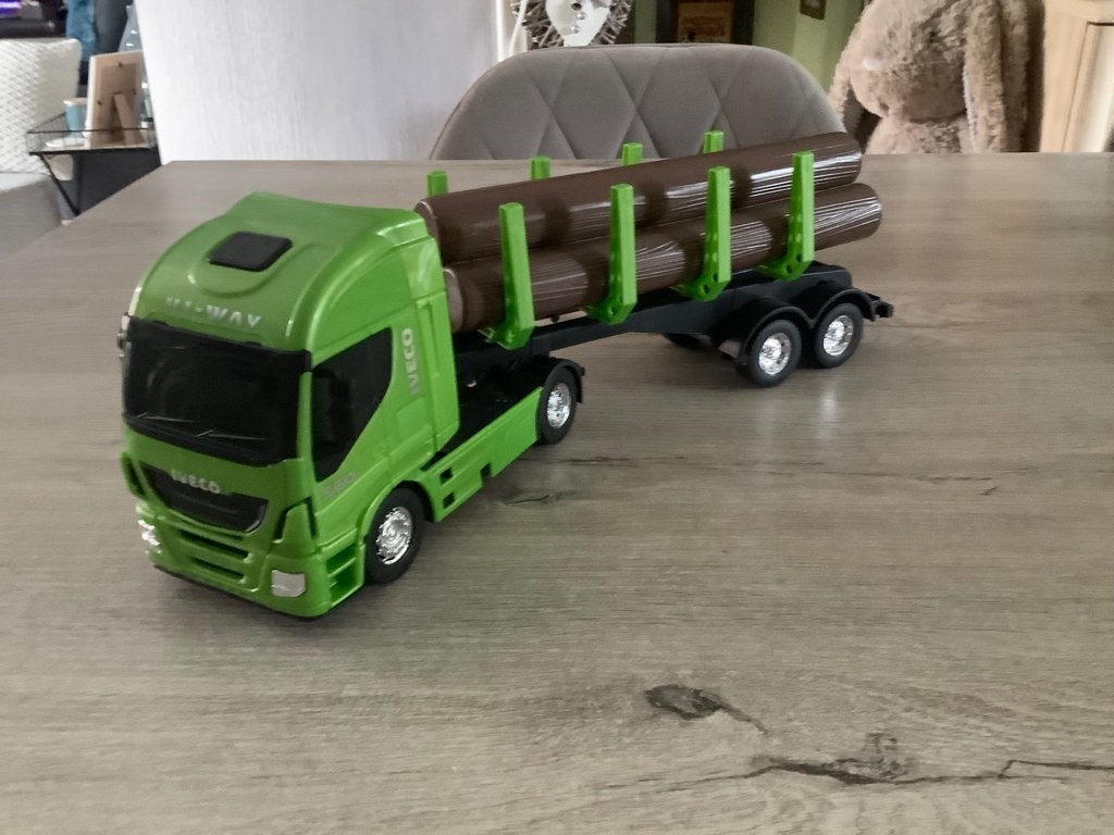 Plastic speelgoed vrachtwagen met boomstammen (30x40 cm), Kinderen en Baby's, Speelgoed |Speelgoedvoertuigen, Zo goed als nieuw