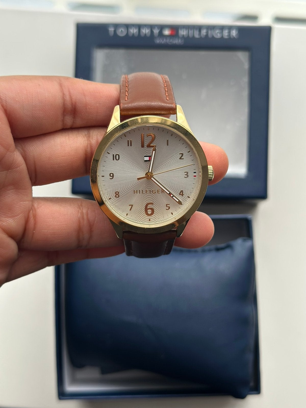montre Tommy Hilfiger, Bijoux, Sacs & Beauté, Autres marques, Cuir, Enlèvement, Neuf