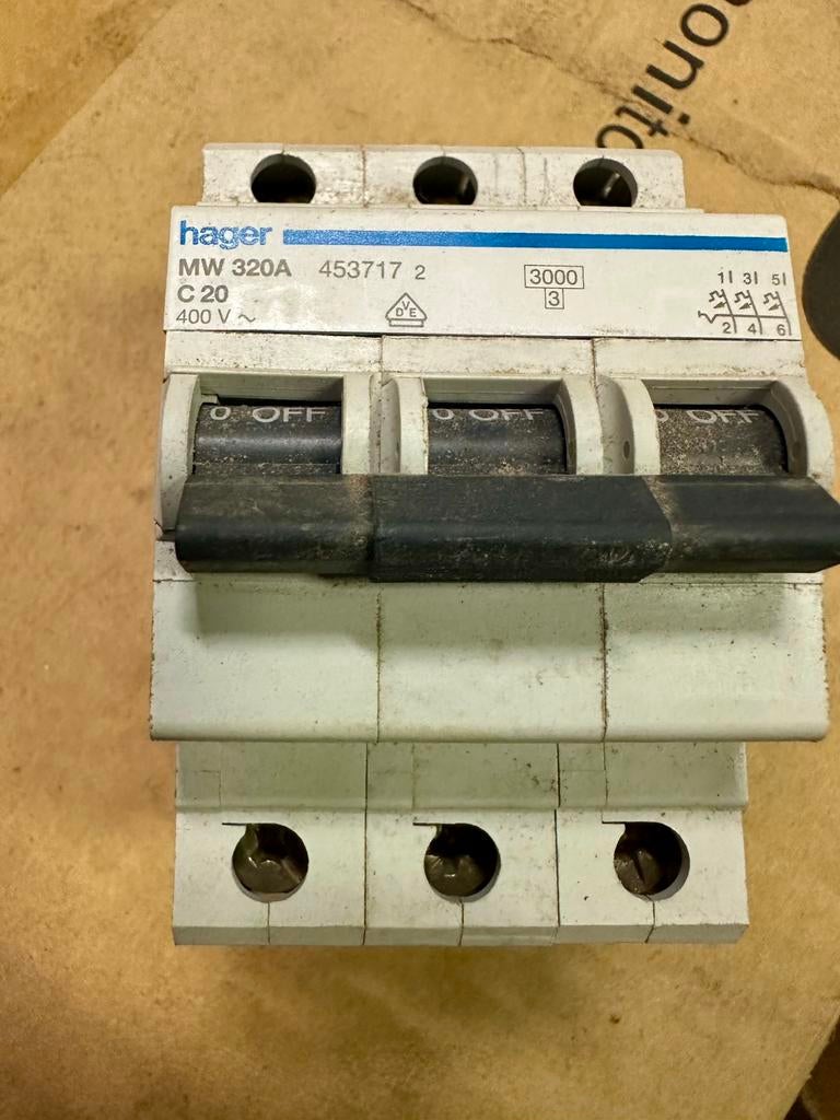 Hager 3f zekering 20A, Doe-het-zelf en Bouw, Elektriciteit en Kabels, Ophalen, Gebruikt