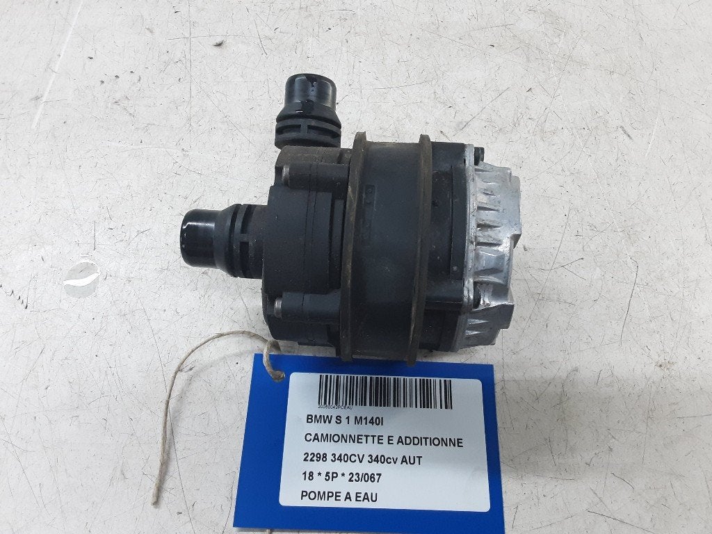 POMPE A EAU BMW 1 serie (F20) (01-2010/06-2019) (863795304), Utilisé, BMW, Petuelring 130
80809  München, DE, Bayerische Motoren Werke AG