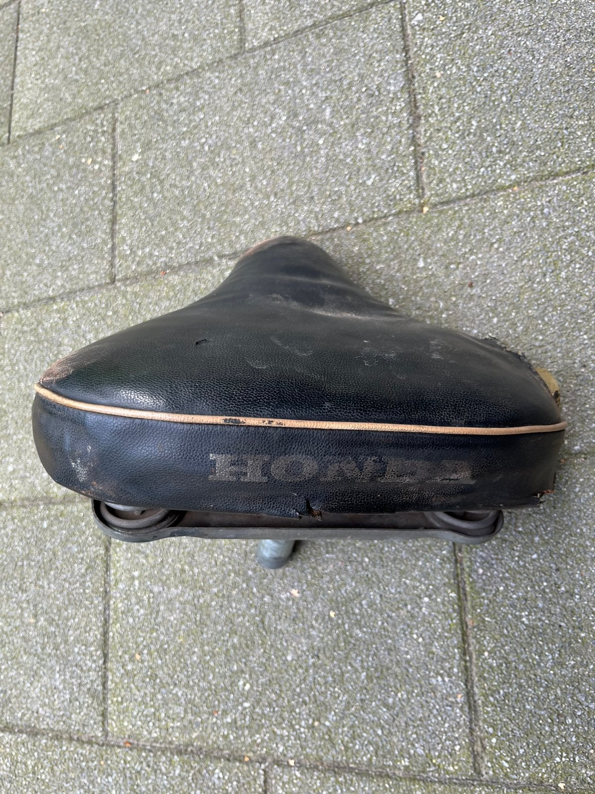 Zadel honda amigo novio, Ophalen, Zo goed als nieuw, Zadel