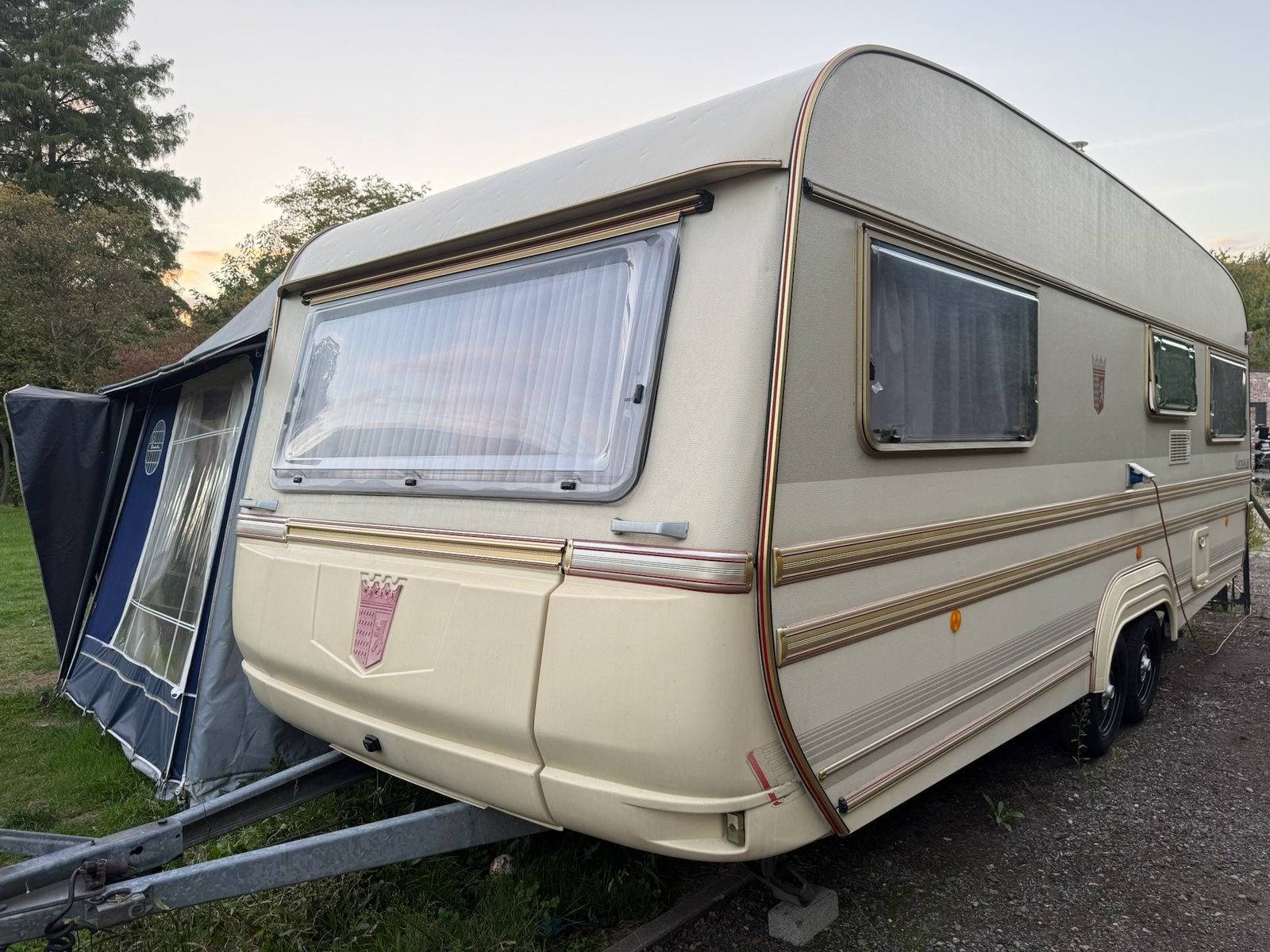 Caravan Tabbert Baronesse 560 met voortent Isabella, Rondzit, Tabbert, Particulier, Douche