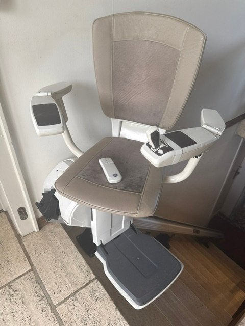 Traplift prima staat van werking - steeds onderhouden, Ophalen, Zo goed als nieuw