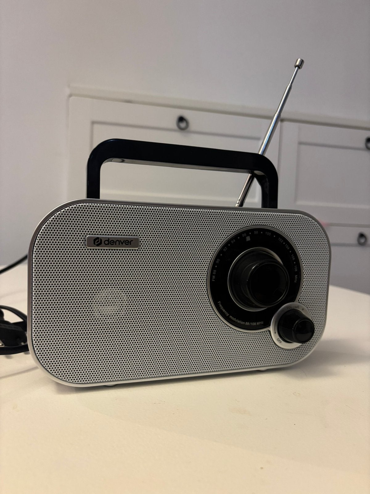 Denver FM Radio Retro TR-51 wit, Ophalen, Zo goed als nieuw, Radio