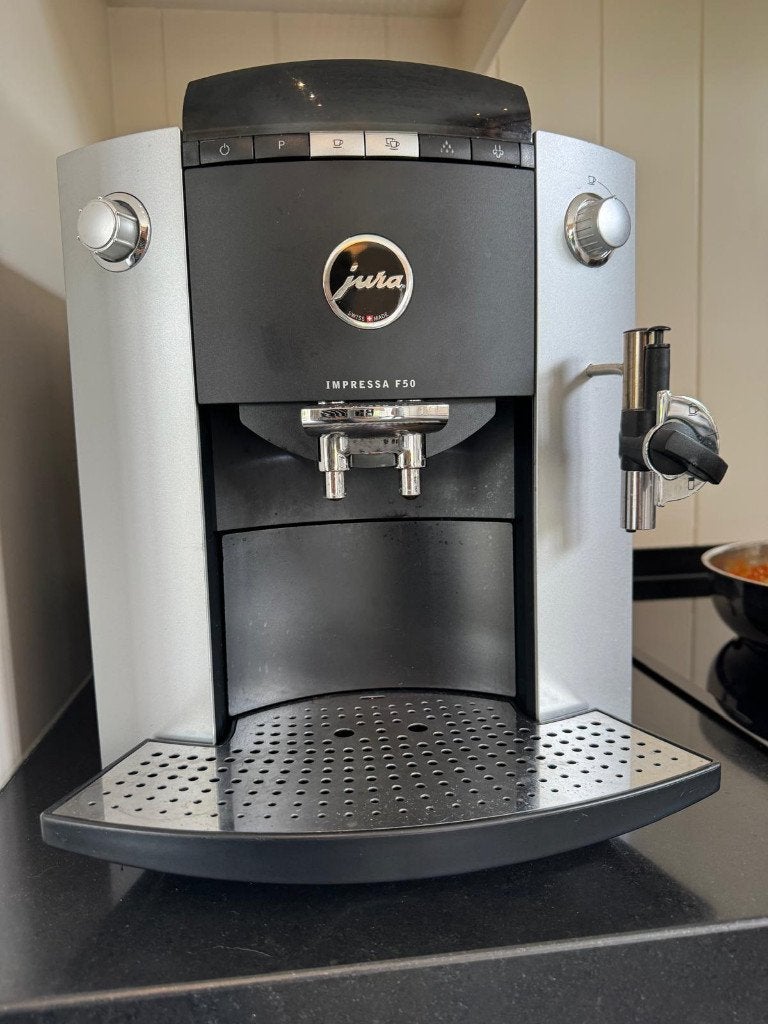 Jura koffieautomaat Impressa F50, Elektronische apparatuur, Koffiezetapparaten, Ophalen, Gebruikt, Espresso apparaat, 2 tot 4 kopjes