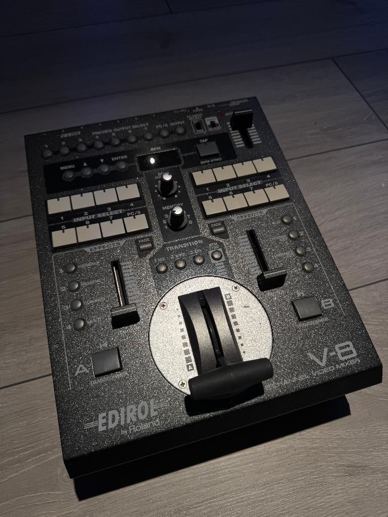 Roland V-8 video mixer, Ophalen of Verzenden, Video