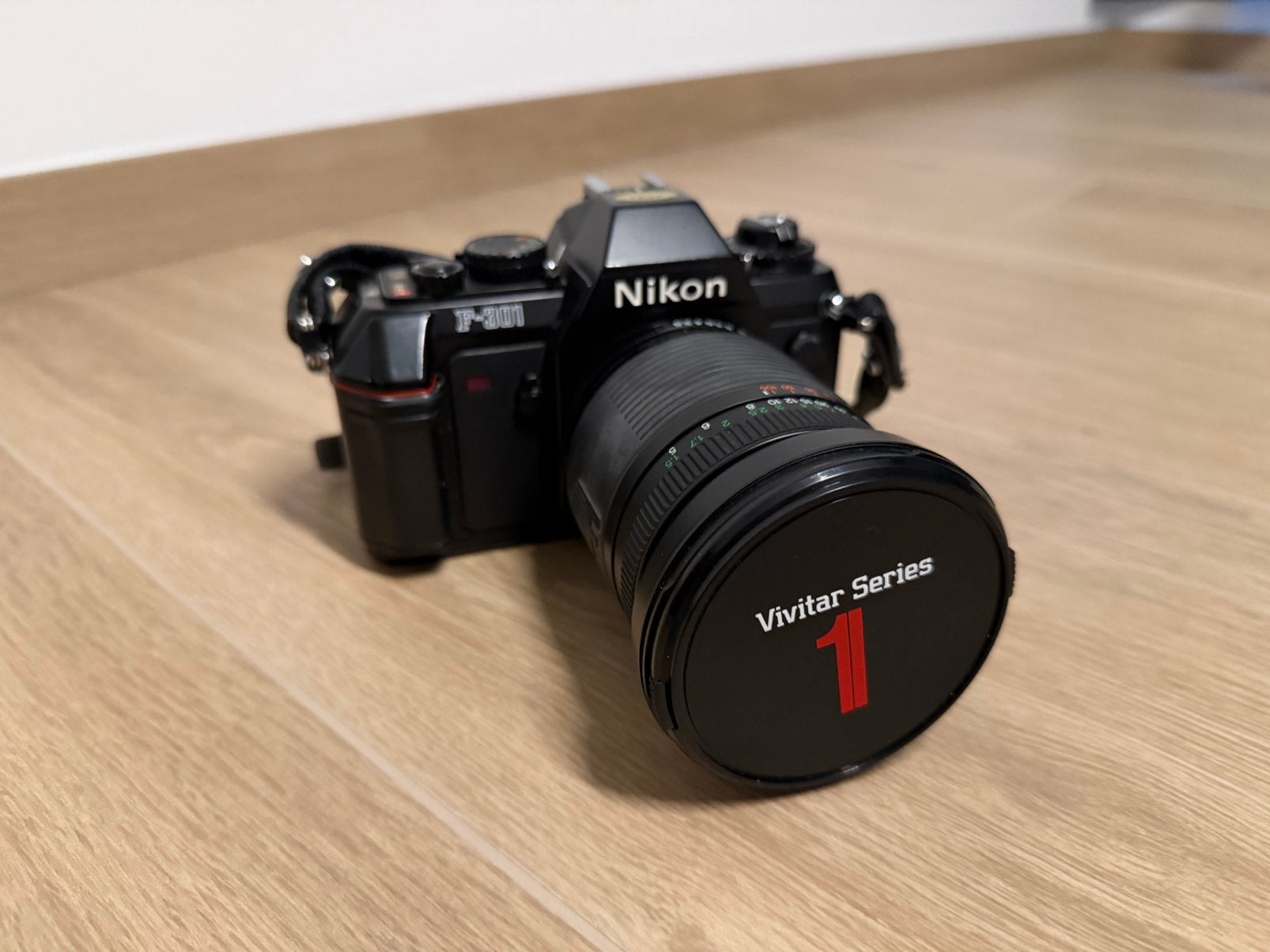Nikon F-301 analoge SLR camera incl Vivitar Series 1-lens, Audio, Tv en Foto, Gebruikt, Spiegelreflex, Lensdop, Nikon