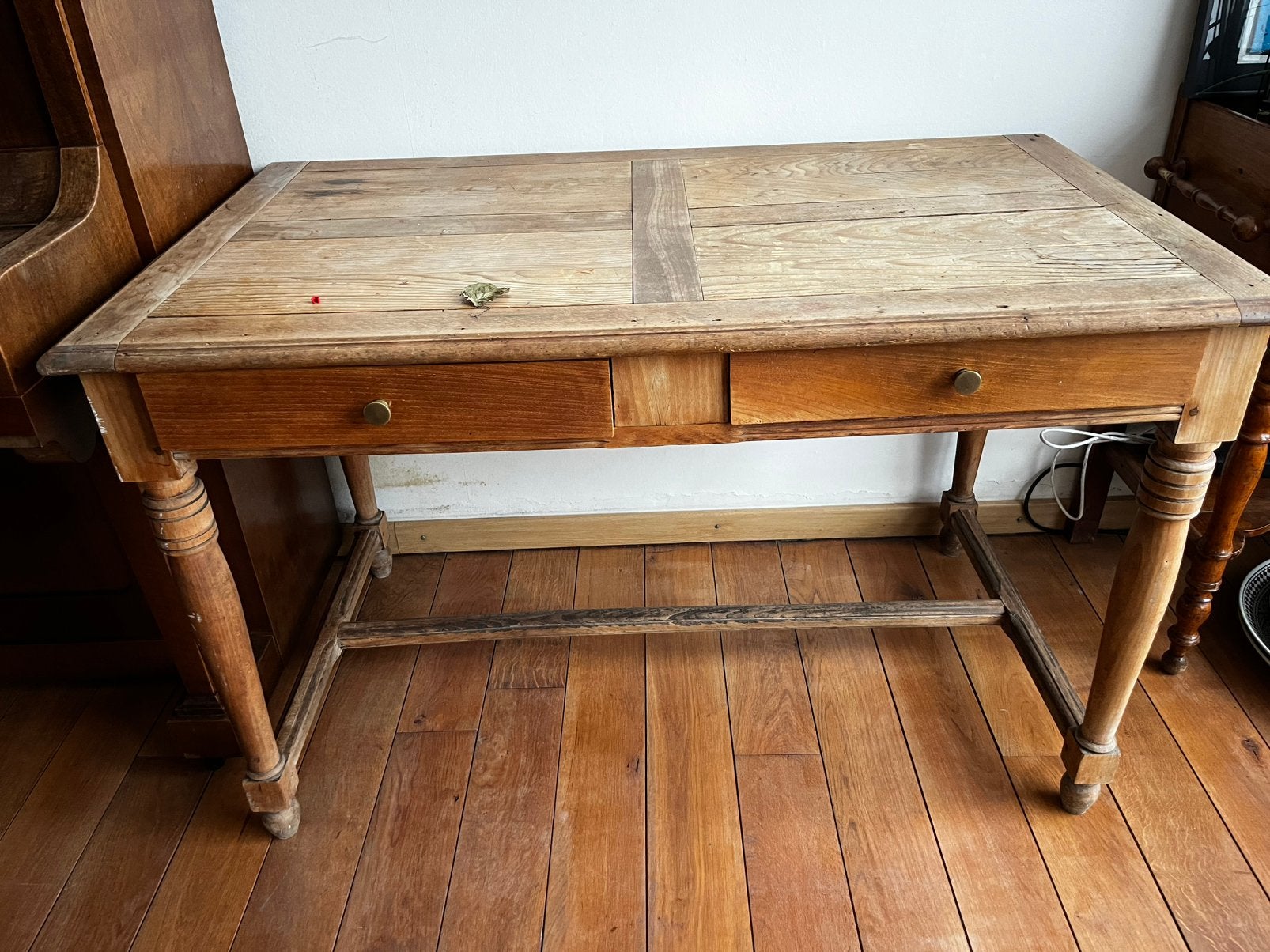Houten tafeltje met 2 schuiven, Ophalen