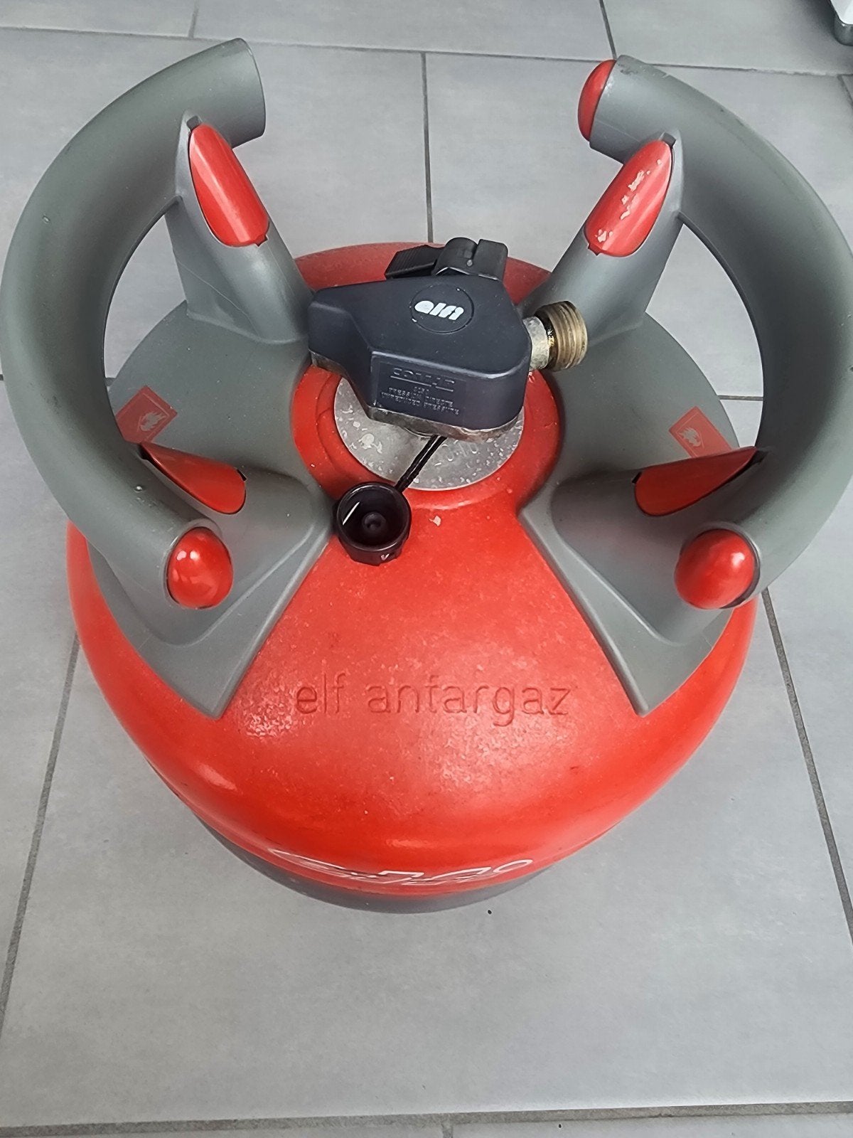 5,5 kg elfibutaan en propaangasflessen van 13 kg