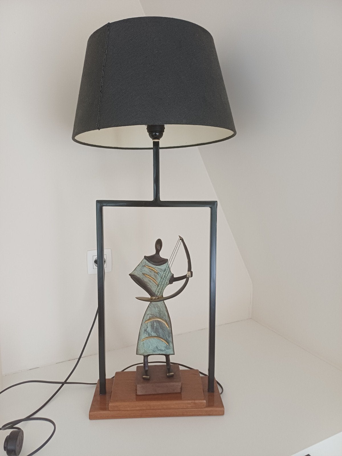Lampe et 2 masques en provenance du Congo., Enlèvement, Cuivre