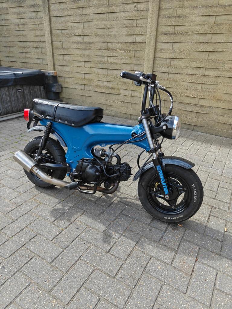 Skyteam Dax te koop 90cc b Klasse (50cc erbij), Fietsen en Brommers, Brommers | Honda, Zo goed als nieuw, Klasse B (45 km/u), Ophalen