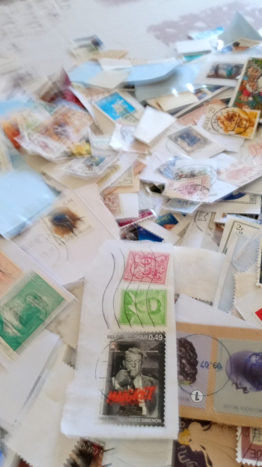 av lot de 600gr de timbres+1livre sans timbre, Timbres & Monnaies, Enlèvement ou Envoi