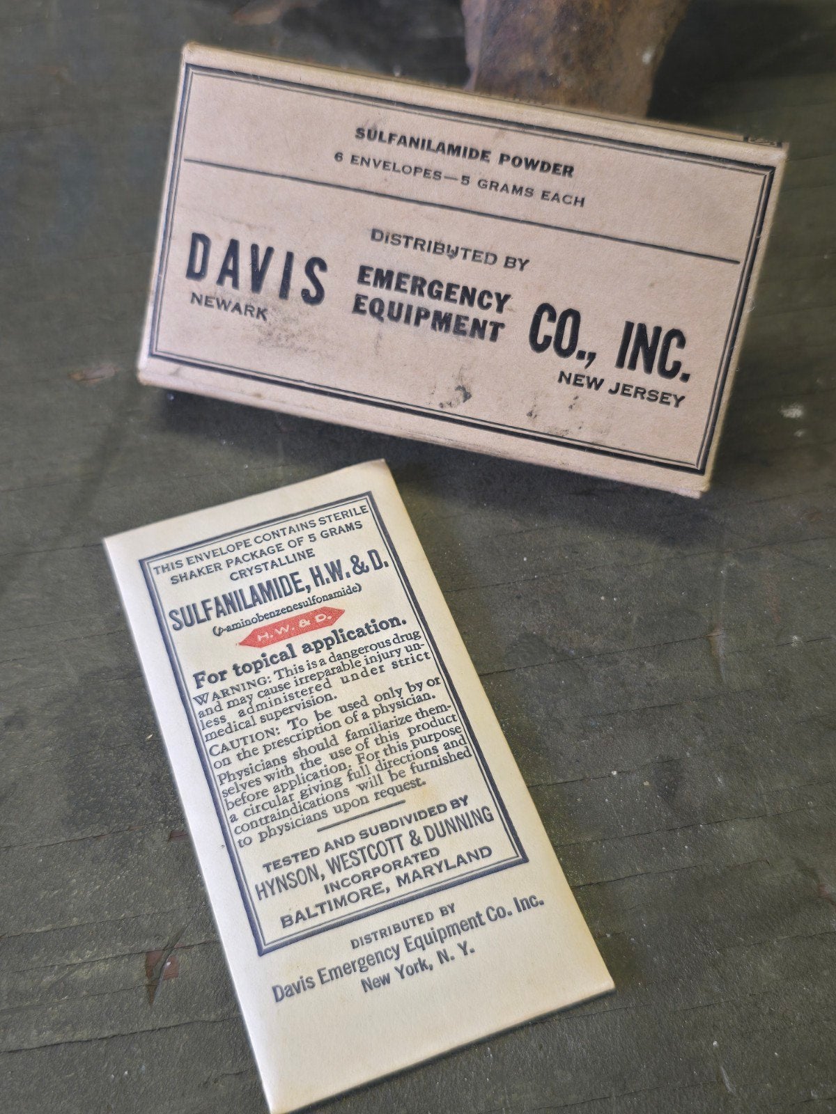 Boîte de sulfanilamide Davis de la Seconde Guerre mondiale a, Collections, Enlèvement ou Envoi