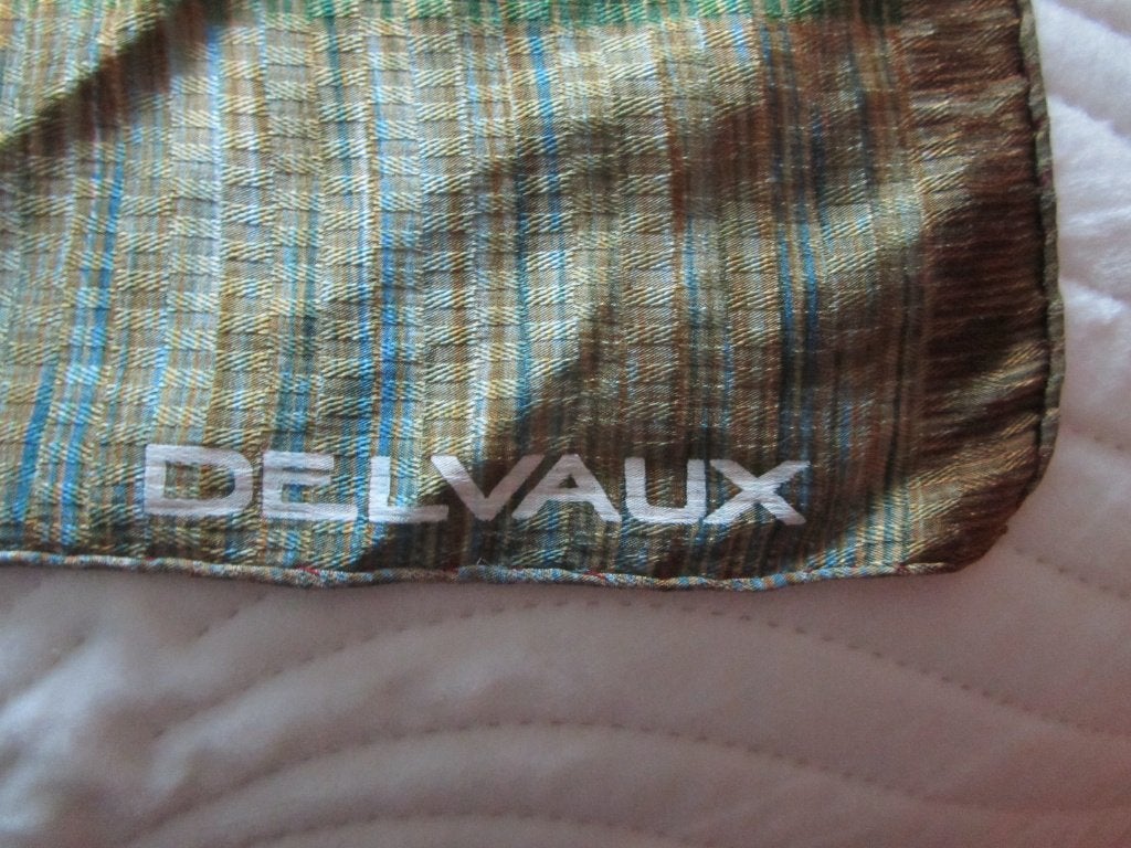 DELVAUX Veelkleurige sjaal 100% zijde met logo, Handtassen en Accessoires, Tassen | Damestassen, Verzenden