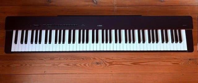 Yamaha P-225 PREMIUM BUNDEL B Zwart gesatineerd, Muziek en Instrumenten, Ophalen, Zwart, Digitaal, Zo goed als nieuw