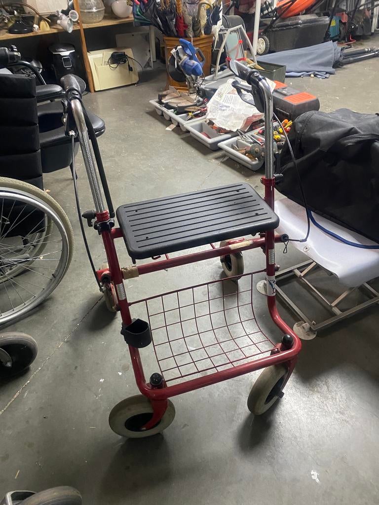Stevige rollator met zitje – compact model, Ophalen, Opvouwbaar, Zo goed als nieuw